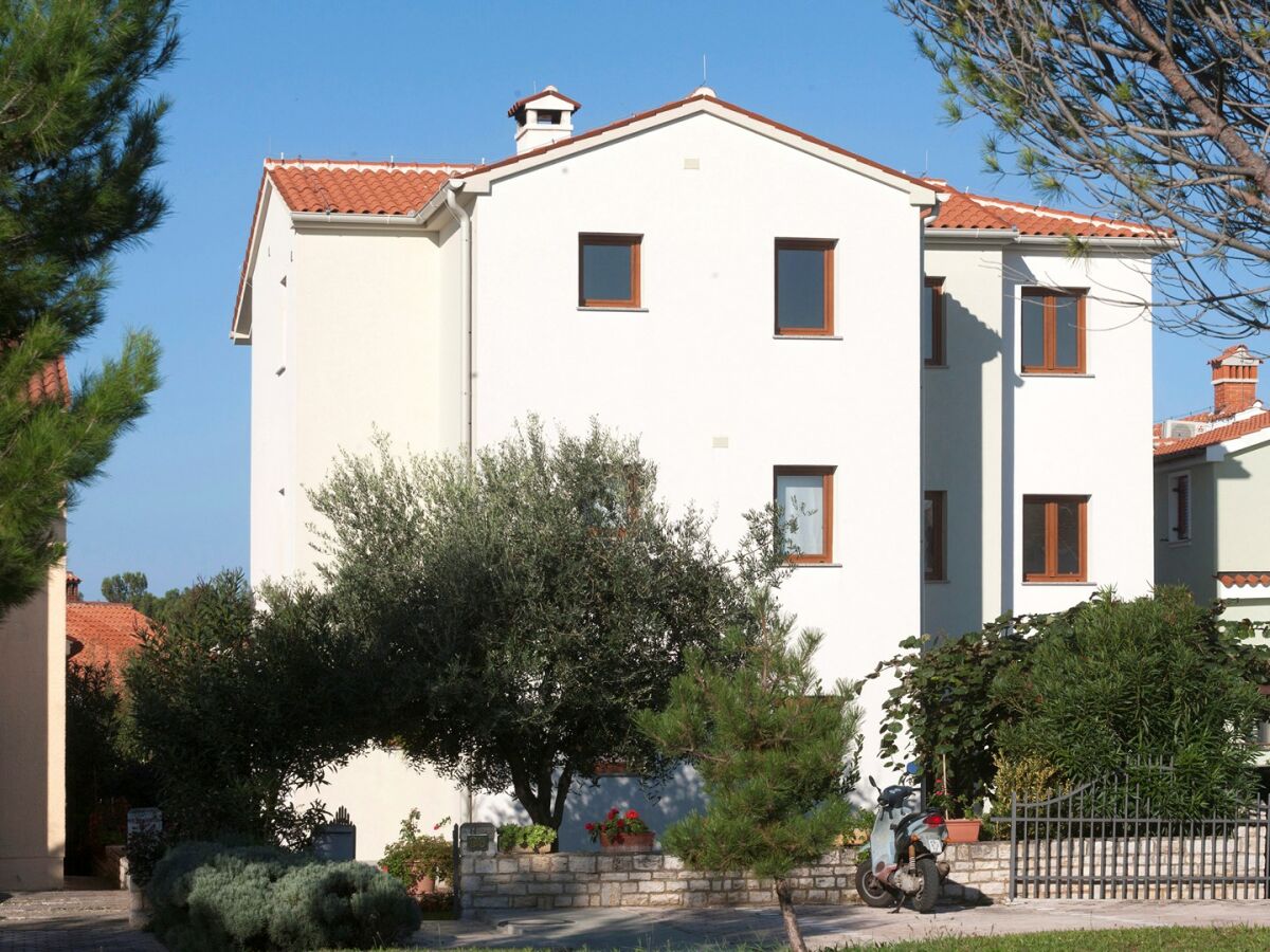 Apartment Beakovic Brulo - Apartment N3 with Balcony
