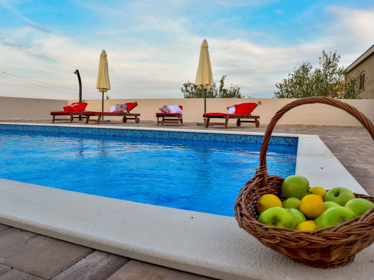 Villa Maslina with pool - Outdoor photo 2