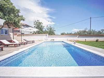 Holiday house with pool in nature in Valtura - Holiday house