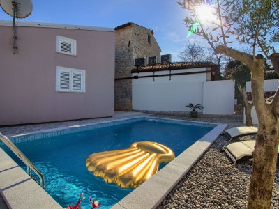 Holiday house Beautiful house with pool in Medulin in Šišan - Holiday house