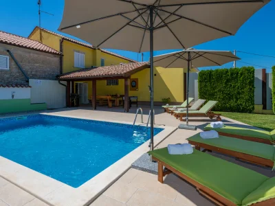 Holiday house Villa Dajana in Svetvinčena - Holiday house
