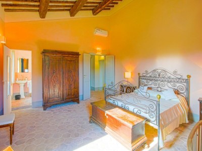 Villa Villa in Orvieto with Infinity Pool & Views - Features photo 27