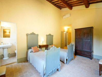 Villa Villa in Orvieto with Infinity Pool & Views - Features photo 31