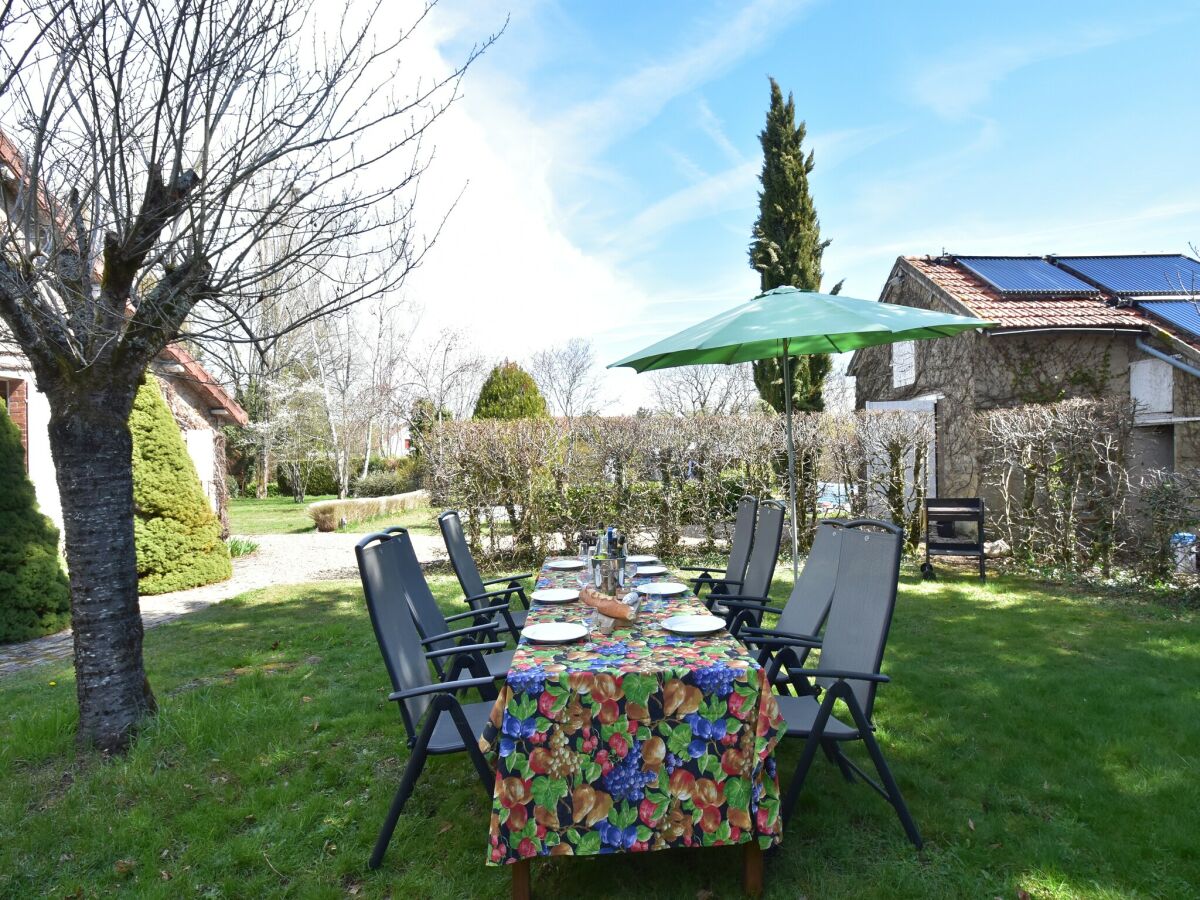 Cottage Mansion in Charrin by Loire with Pool - Outdoor photo 5