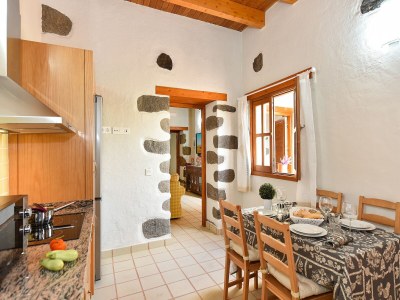 Villa Holiday Home in Ingenio with Private Pool - Features photo 18
