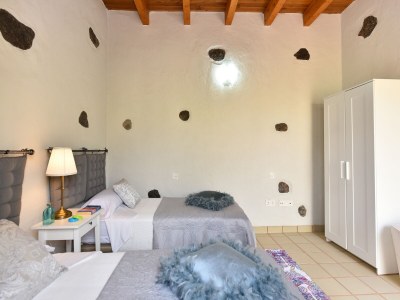 Villa Holiday Home in Ingenio with Private Pool - Features photo 28