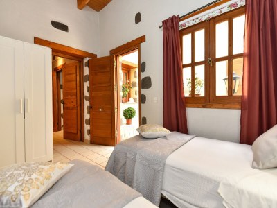 Villa Holiday Home in Ingenio with Private Pool - Features photo 29