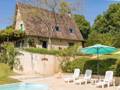 Farmhouse Magnificent holiday home with pool in Thenon - Outdoor photo 7