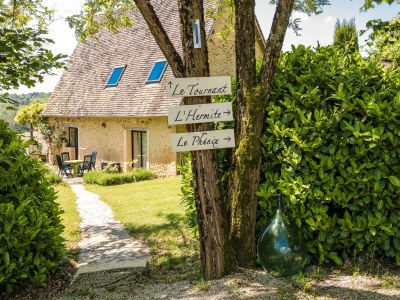 Farmhouse Magnificent holiday home with pool in Thenon - Outdoor photo 10