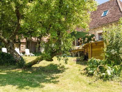 Farmhouse Magnificent holiday home with pool in Thenon - Outdoor photo 12