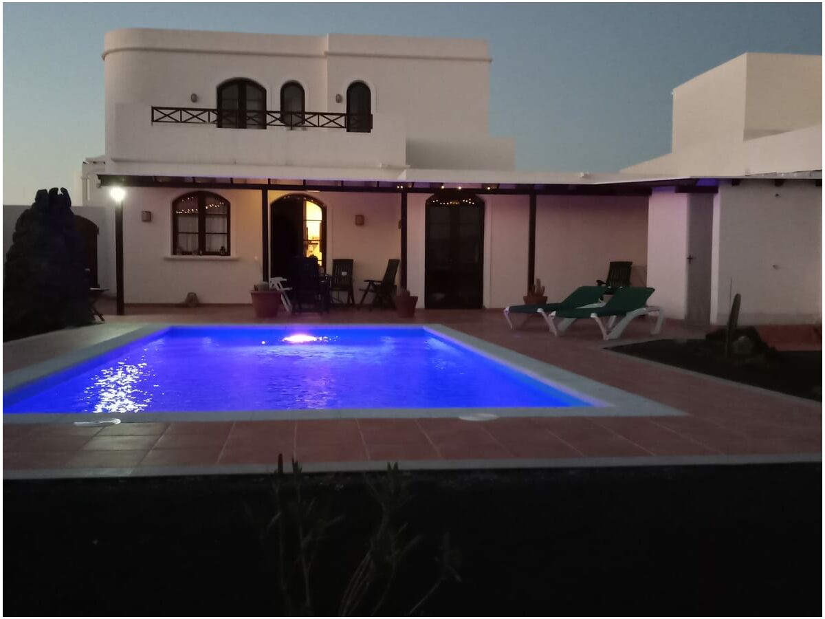Holiday house House with sea view - Outdoor photo 2