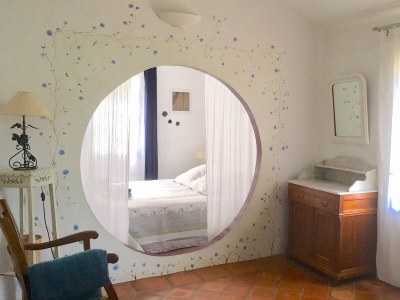 Holiday house with heated pool - Features photo 26