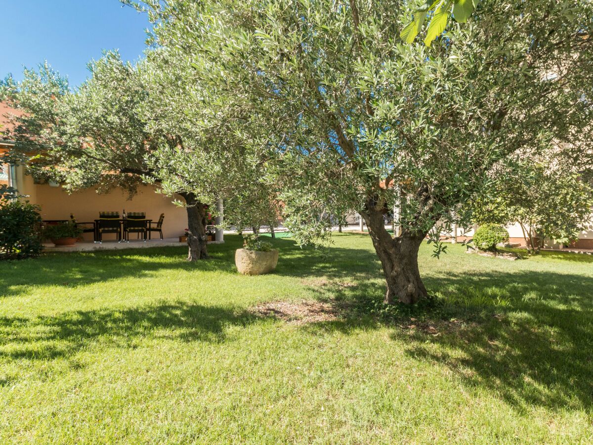 Holiday apartment KIM with private garden near beach near Pula