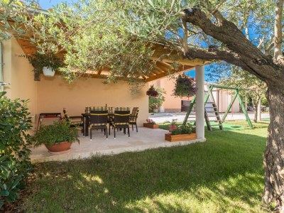 Holiday apartment KIM with private garden near beach near Pula - Outdoor photo 8