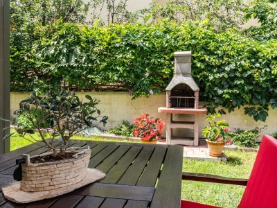 Holiday apartment KIM with private garden near beach near Pula - Outdoor photo 11