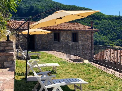 Holiday house Stylish vacation home with private pool - Outdoor photo 4