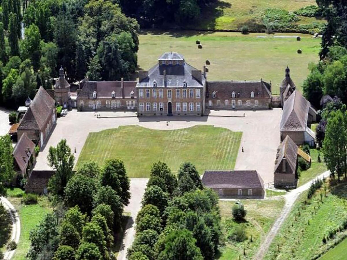 Castle Bed & breakfast in château in Allier