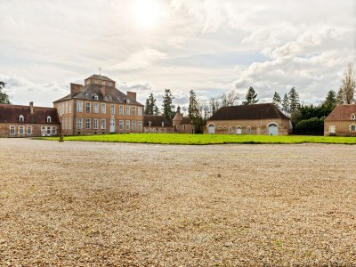 Castle Bed & breakfast in château in Allier - Outdoor photo 2