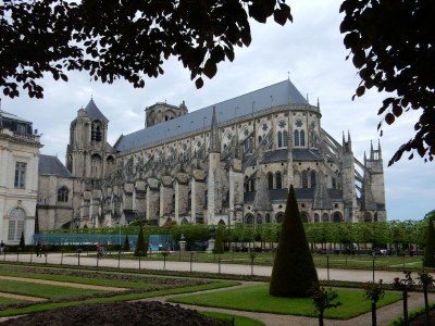 Castle Bed & breakfast in château in Allier - Environment photo 20