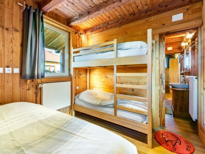 Chalet Chalet in Harreberg with Garden Views - Features photo 14