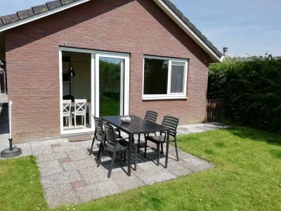 Holiday house Haus am Wasser in Wervershoof - Holiday house