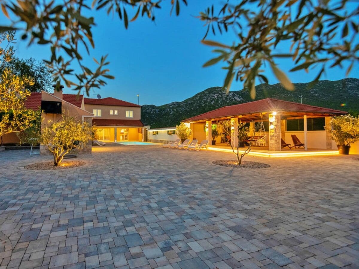 Villa Zara with heated hydro-massage pool