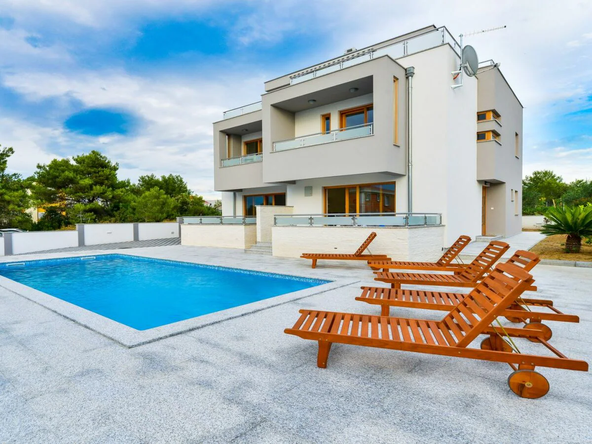 Villa New Villa with pool and roof terrace