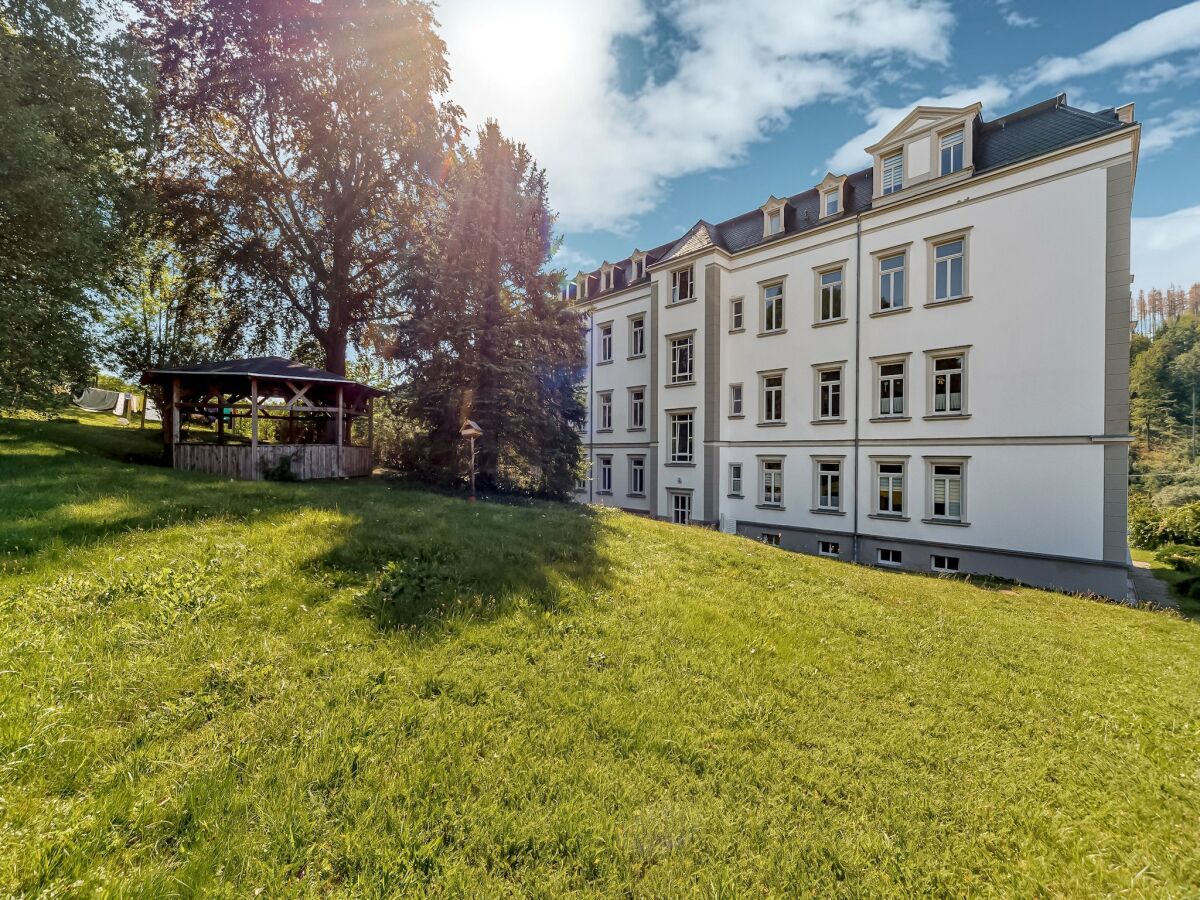 Villa Wohnung mit großer Gemeinschaftsterrasse
