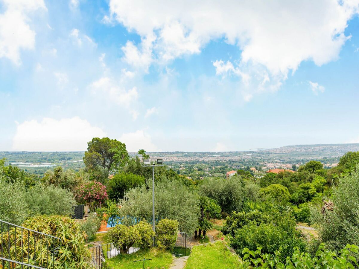 Villa Villa with pool and panoramic surroundings - Outdoor photo 2