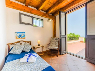 Villa Villa with pool and panoramic surroundings - Features photo 18