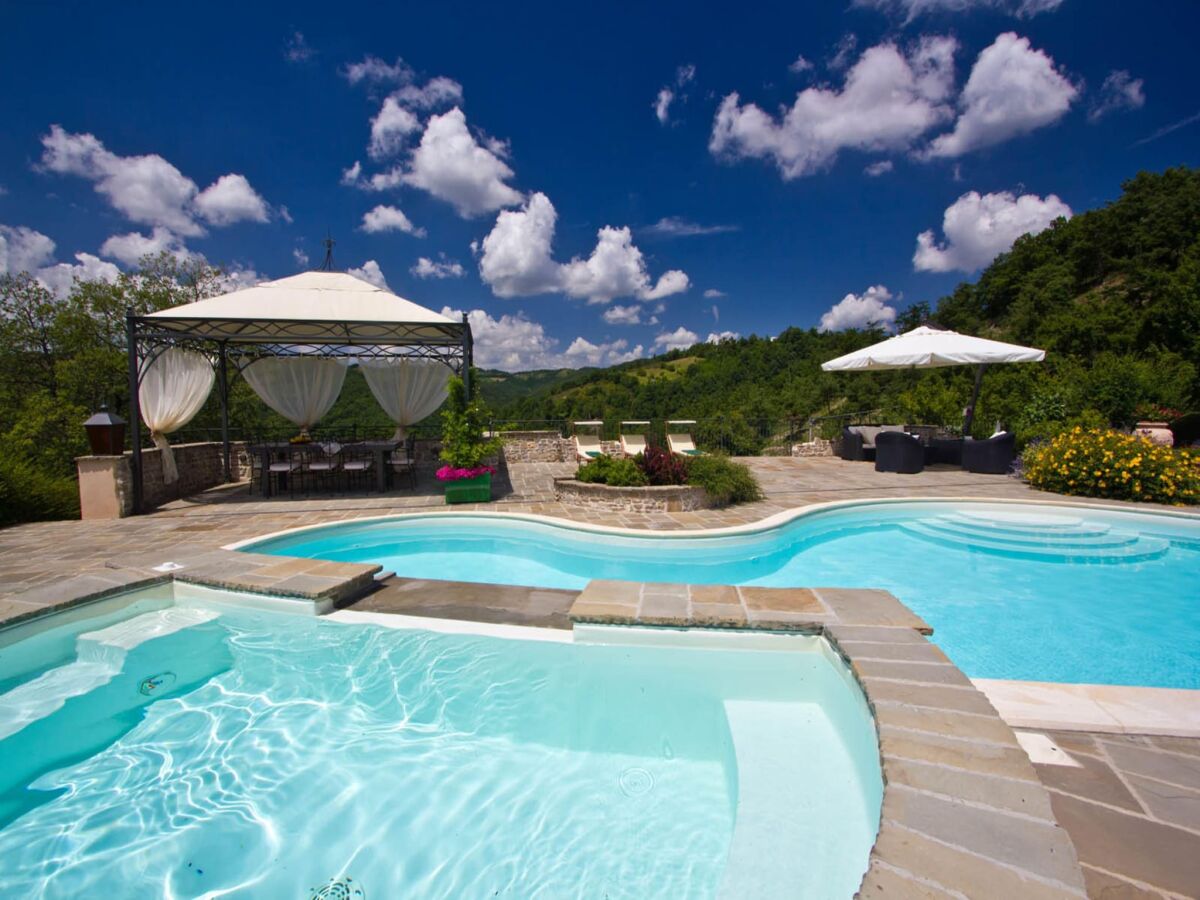 Apartment Belvilla by OYO La Rocca Autunno - Outdoor photo 2