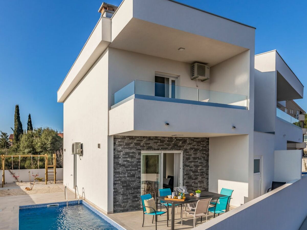 Villa White Memory