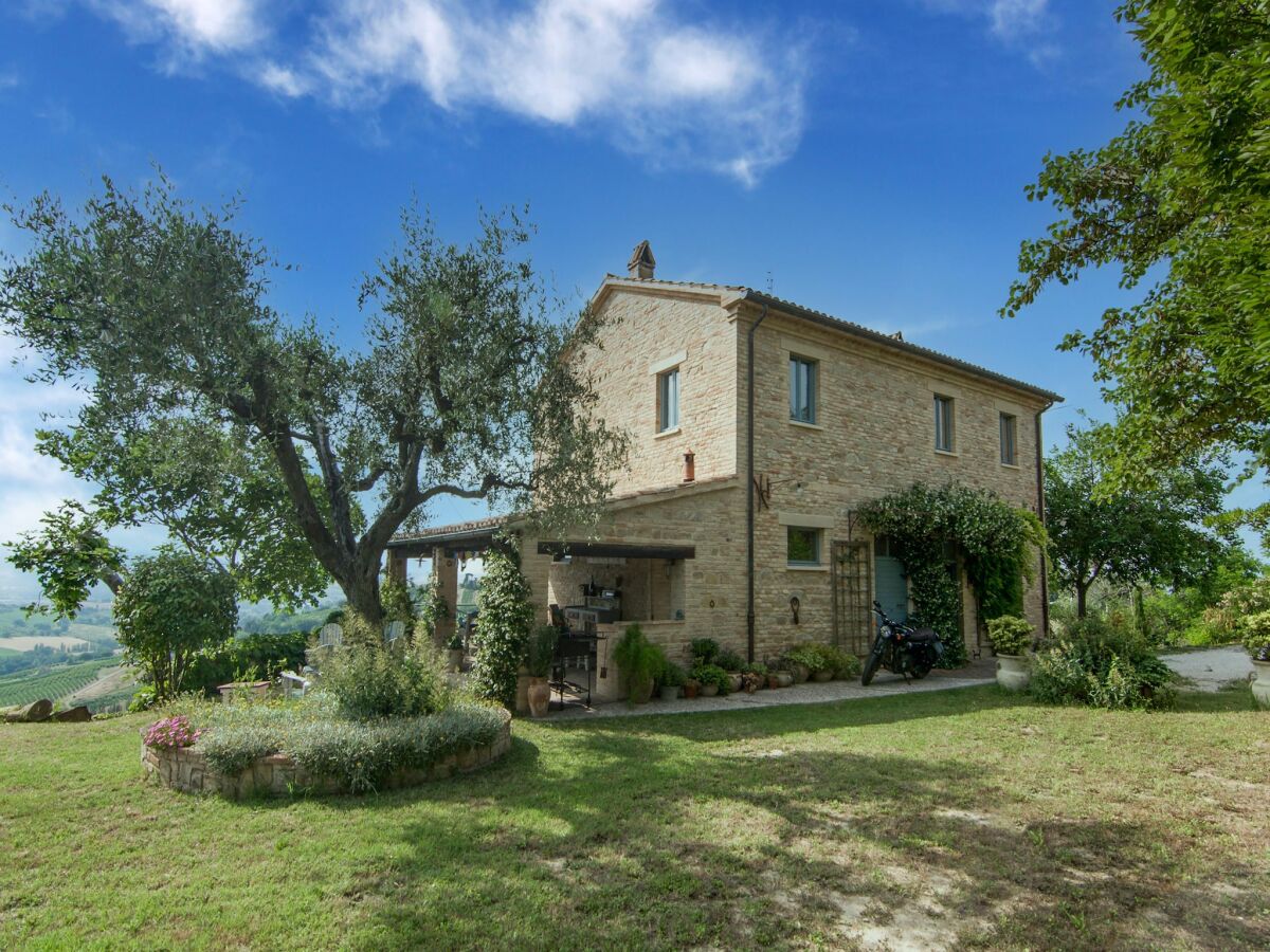 Cottage Villa in Vallefoglia mit Pool und Panorama