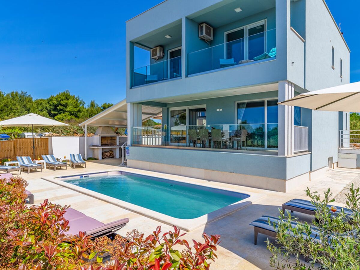 Villa Villa with Pool and Sea View in Fazana - Horizont