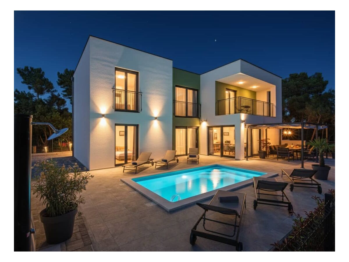 Villa Flavia with private pool, close to the beach