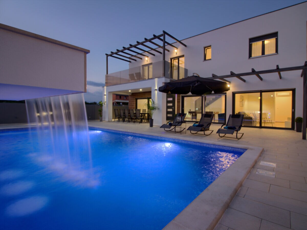 Villa Lukawith pool