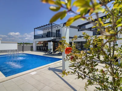 Villa Lukawith pool - Outdoor photo 5
