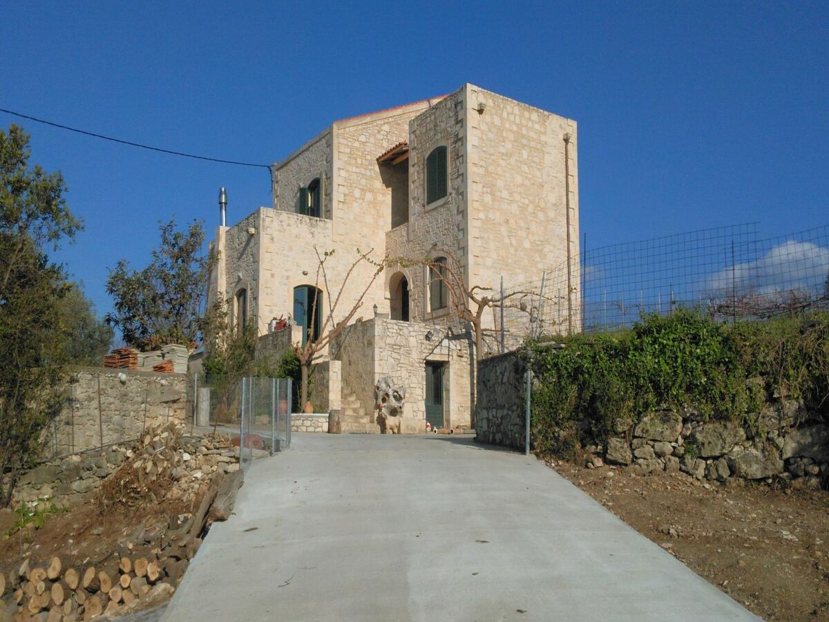 Villa Schönes großes traditionelles griechisches Haus, schöne Gegend Nähe Panormo, NW