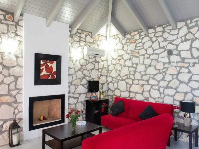 Villa Geräumige Villa in Meeresnähe in Agrilia - Features photo 9