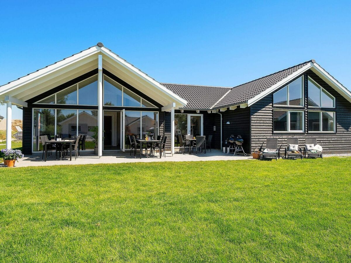 Holiday house 16 person holiday home in Hasselberg