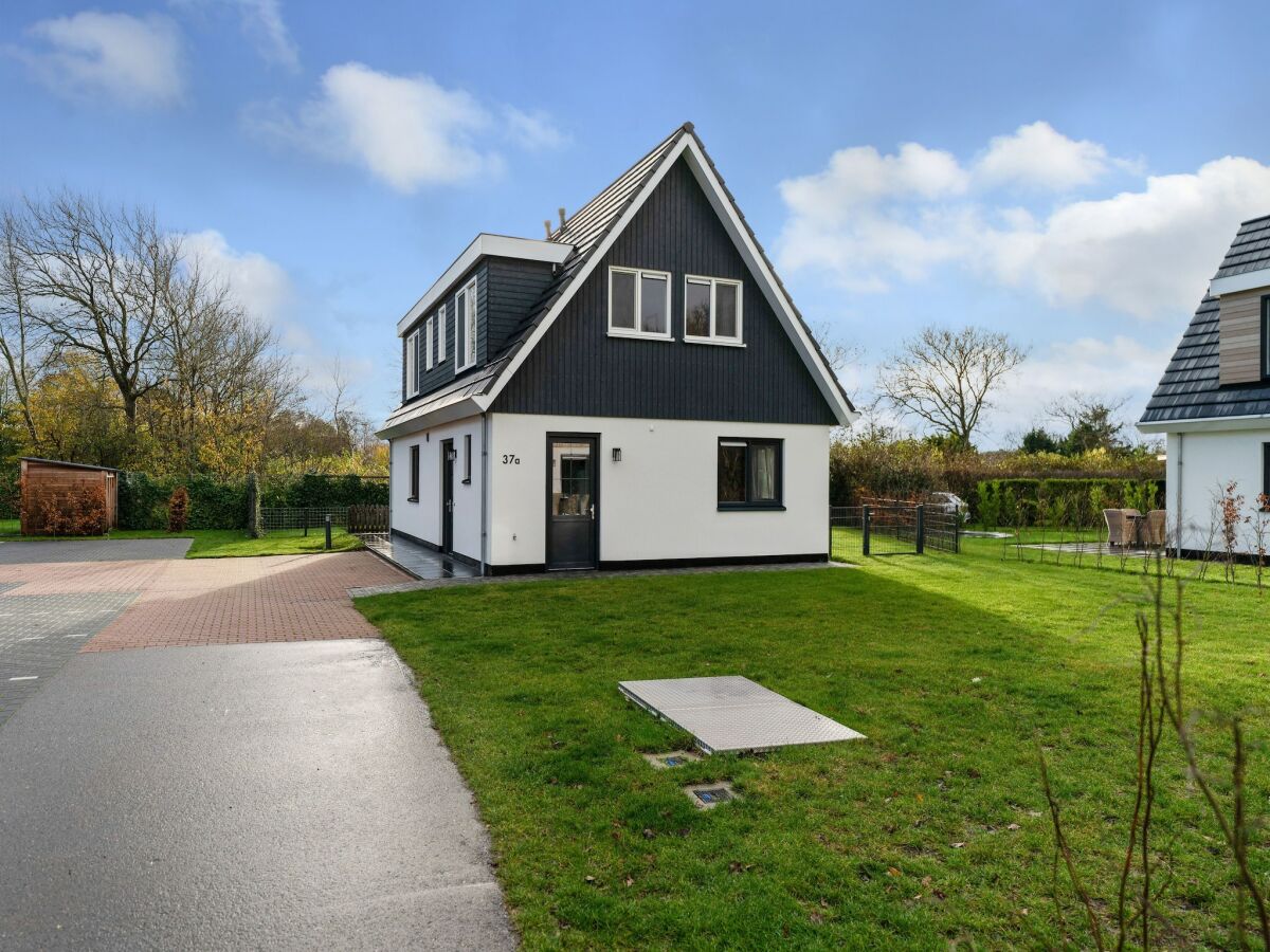 Holiday house Ferienhaus in De Koog am Wald