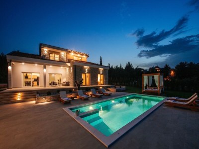 Villa Villa in Pridraga mit Pool am Meer in Pridraga - Villa
