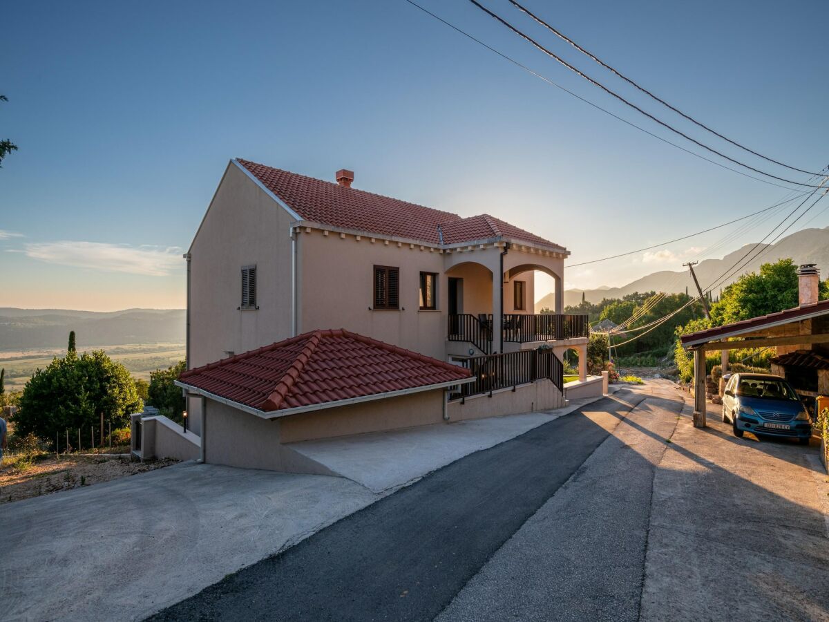 Apartment Apartment in Pridvorje near Pasjaca Beach