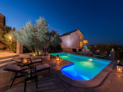 Apartment Villa auf Murter mit Pool und Meerblick - Outdoor photo 9
