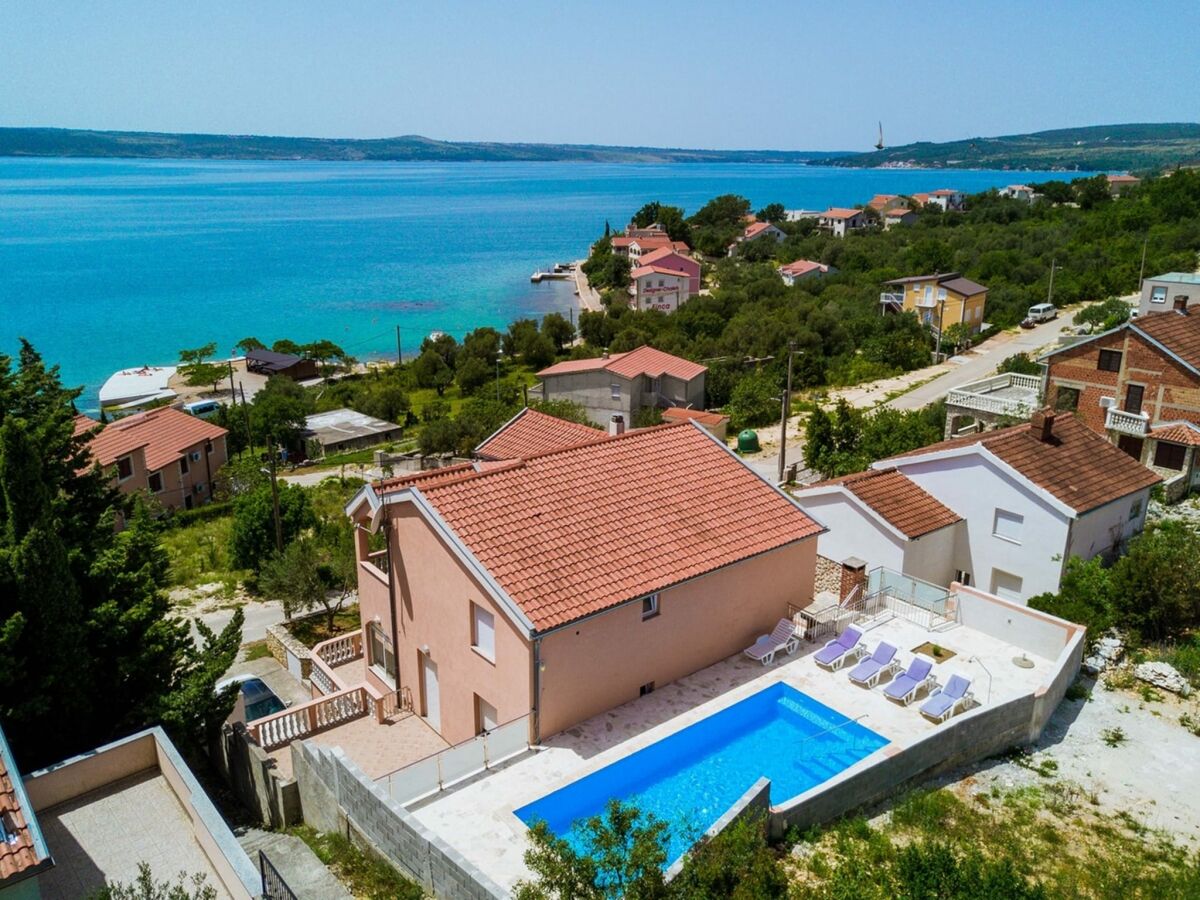 Villa Capacious Holiday Home in Maslenica - Outdoor photo 2