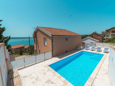 Villa Capacious Holiday Home in Maslenica in Maslenica - Villa