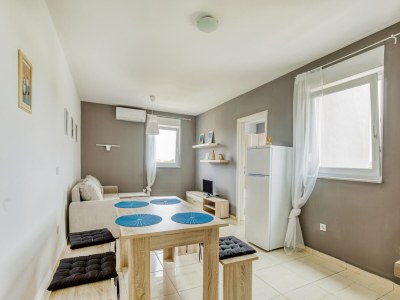 Apartment Apartment in Novalja near Zrče Beach - Features photo 11