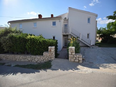 Apartment Spacious apartment with terrace in Pag (Town) - Apartment