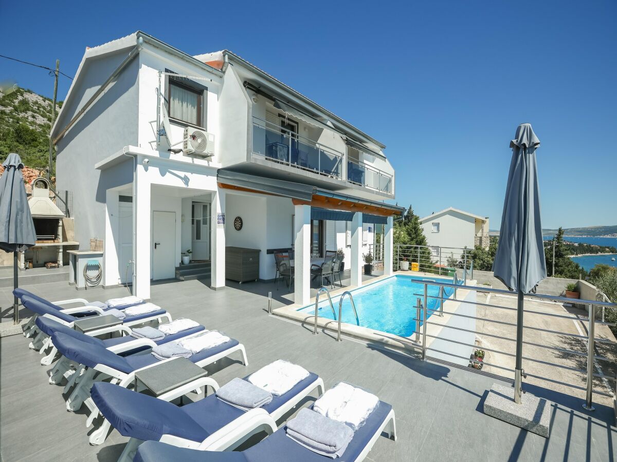 Apartment Luxury Apartment with heated pool in Starigrad
