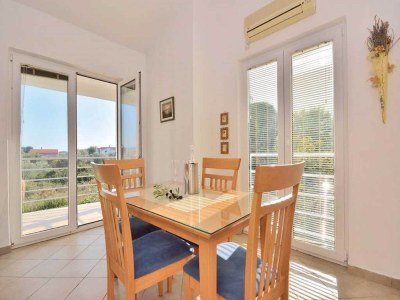 Holiday house Geräumiges Ferienhaus in Bibinje mit Garten - Features photo 28